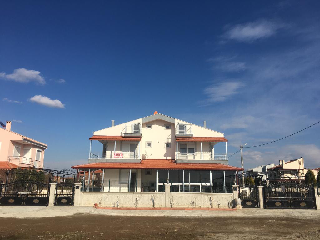 SATILIK LÜKS VİLLA